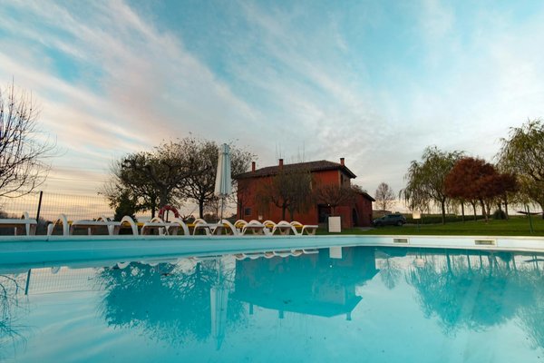 How can you personalize your UK swimming pool to fit your lifestyle?