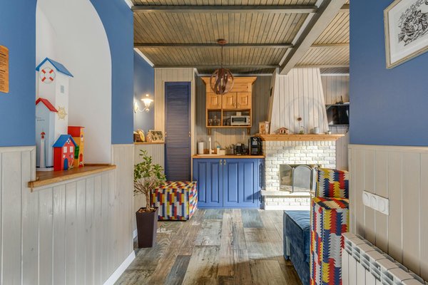 Maximizing natural light: perfect color palettes and textures for your uk home"s cozy foyer